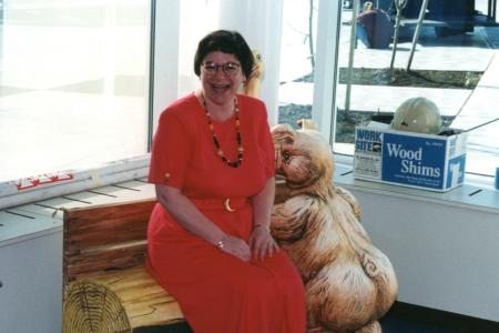 Meribah Mansfield with Northwest Library Story Garden character Wilbur